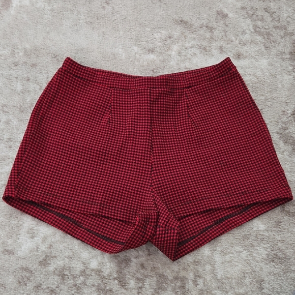 Glumann Helanca Stylish Red Checkered Women's Shorts Size Small - Picture 1 of 9